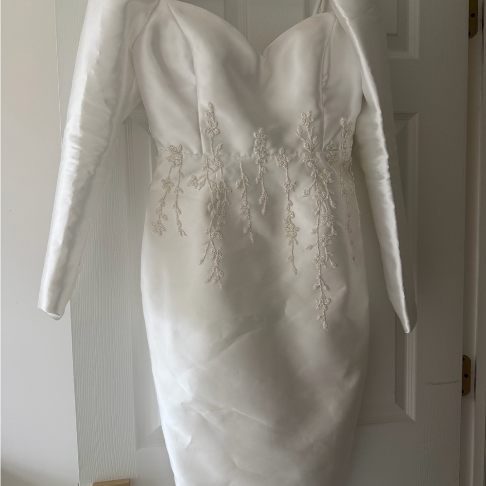 Alfabeta Elegant White Satin Long-Sleeve Sheath Dress with Floral Embroidery